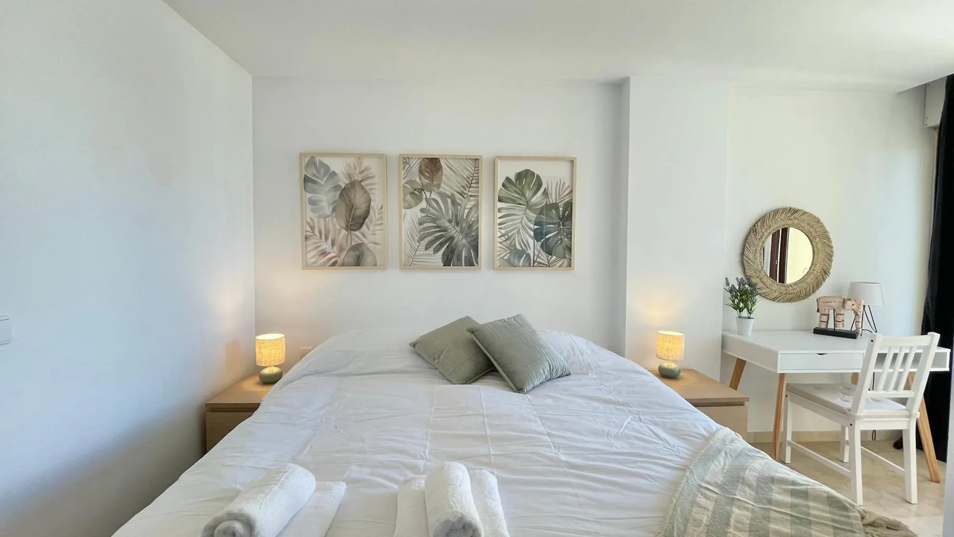 Luxury, Frontline Burriana Beach, 内尔哈 公寓