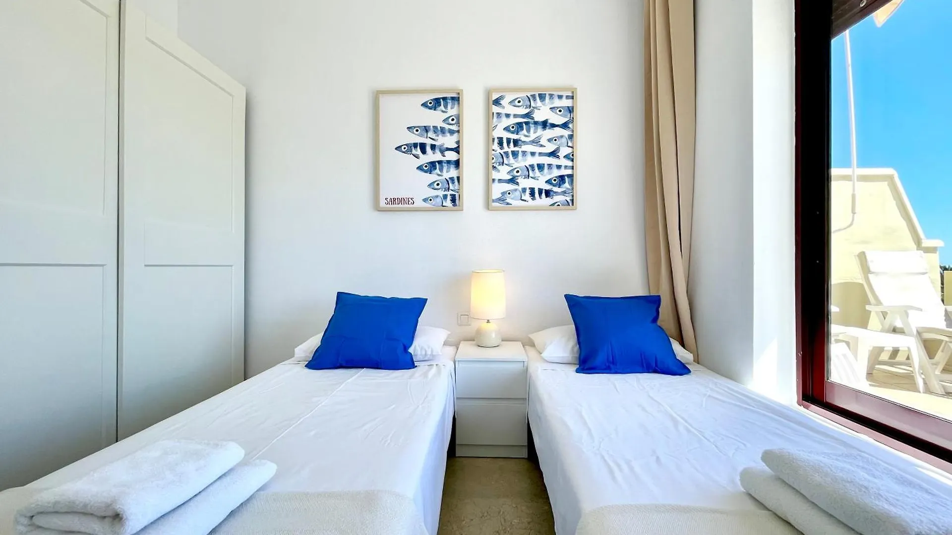 Luxury, Frontline Burriana Beach, 内尔哈 公寓